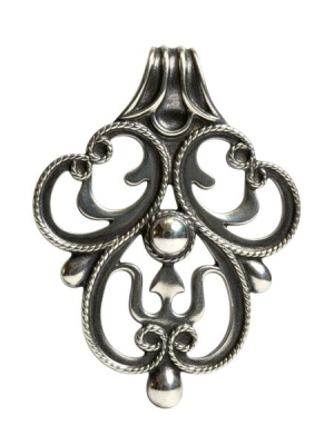 Áttört filigrán medál bújtatóval