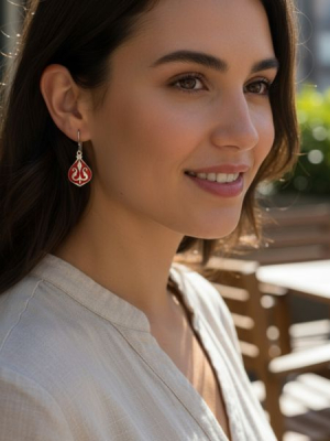 Ezüstözött liliomos fülbevaló, piros,kisebb